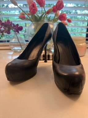 YVES SAINT LAURENT Black Leather High Heel Pumps - Classic Platform Stiletto